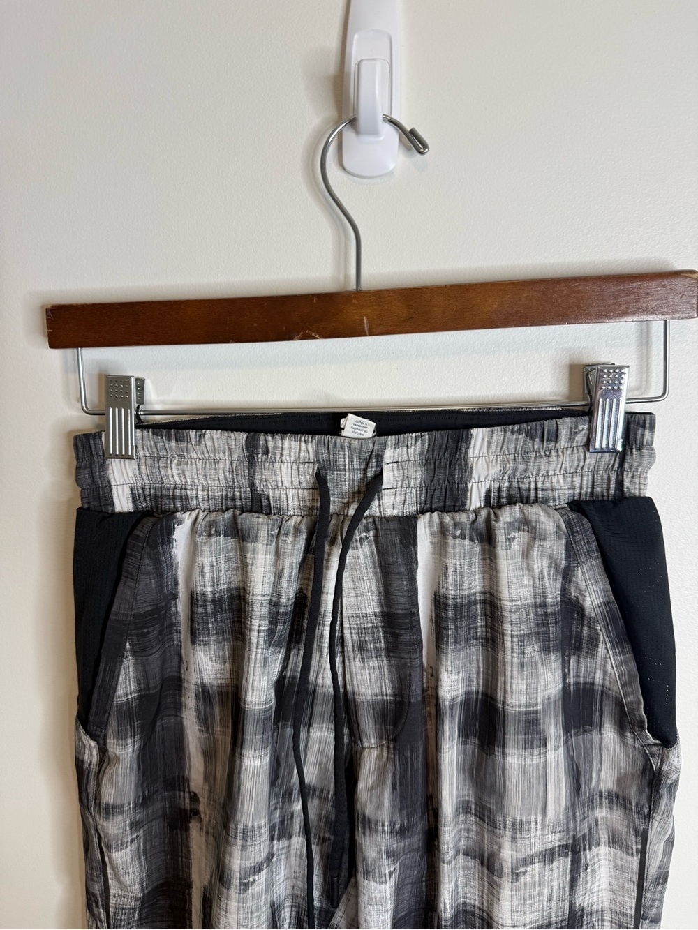 lululemon athletica Black and Gray Plaid Performance Shorts size small - Picture 3 of 6